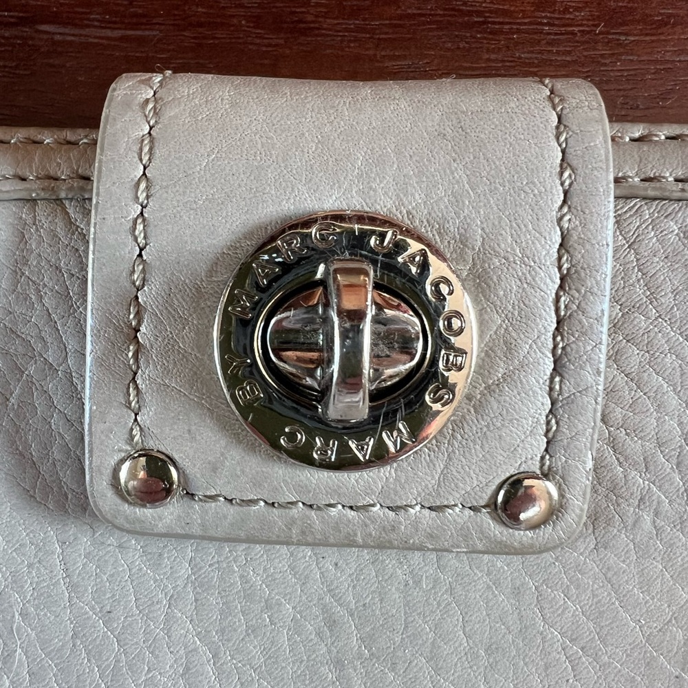 Marc Jacobs Off-White Leather Wallet - Picture 2 of 10